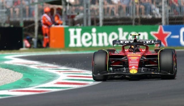 Carlos Sainz conquista la pole position a Monza, Ferrari al top in Formula 1 e MotoGP