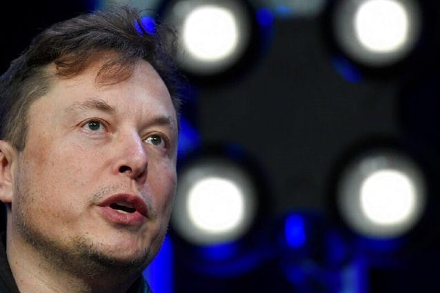 Elon Musk blocca internet in Ucraina per sabotare attacco alla Russia: interrogativi sul suo coinvolgimento politico