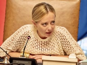 Giorgia Meloni: Non difendo banche, mantenere rapporti solidi con la Cina e nonostante elezioni europee, governo italiano sicuro