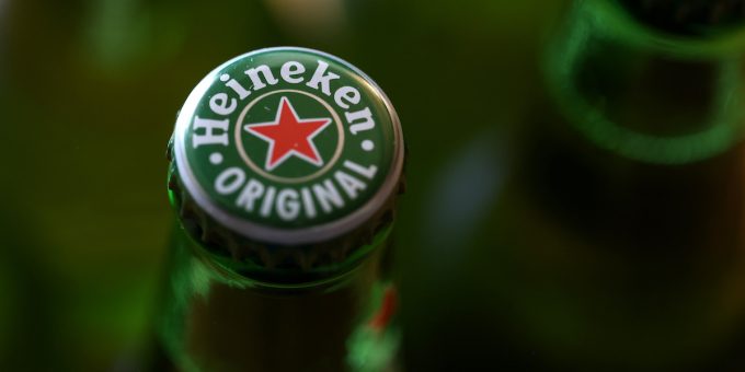 Heineken abbandona la Russia: vendita dei birrifici locali a 1 euro, importante svolta strategica
