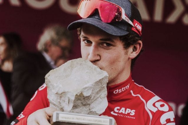 Il giovane ciclista belga Tijl De Decker deceduto in un terribile incidente, il ciclismo in lutto