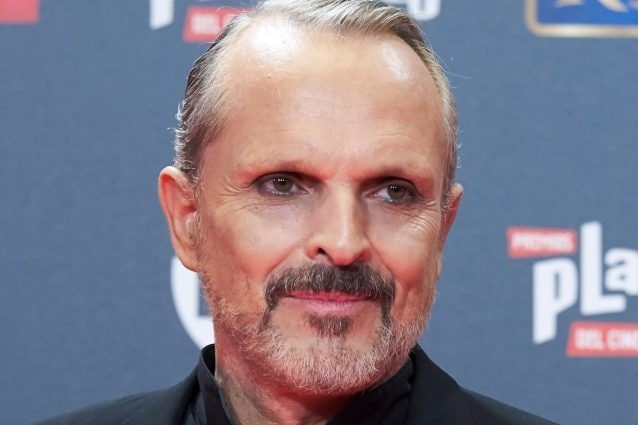 Il noto cantante spagnolo Miguel Bosé vittima di violenta rapina: indagini aperte per recuperare i preziosi rubati