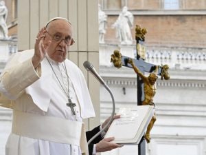 Il Papa a Marsiglia: Soccorrere i Migranti, No agli Scambi di Esseri Umani
