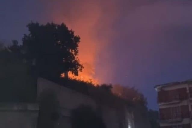 Incendi e violenze a Napoli: arresti per incendio doloso e aggressione con fuoco