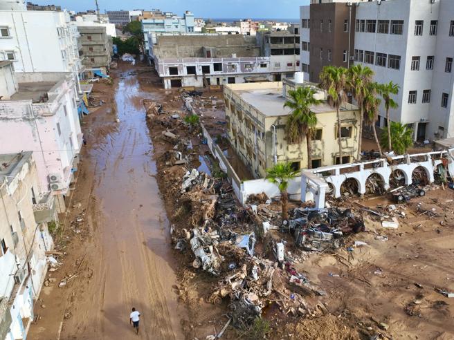 Inondazioni devastanti a Derna, Libia: crisi umanitaria e migliaia di vittime