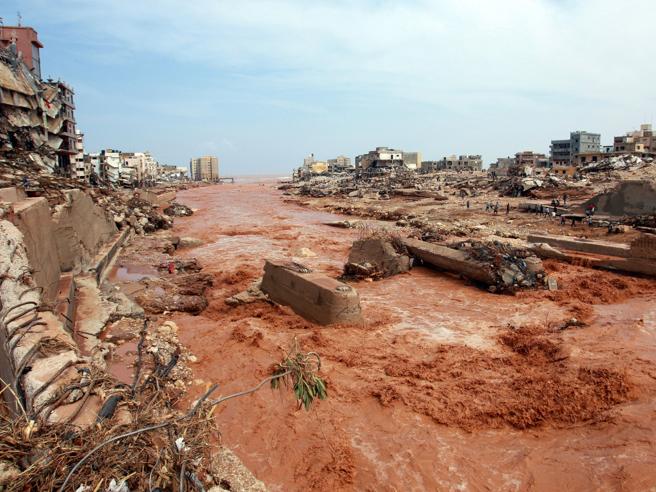 Inondazioni in Libia: 2.000 morti e 7.000 dispersi, Derna devastata
