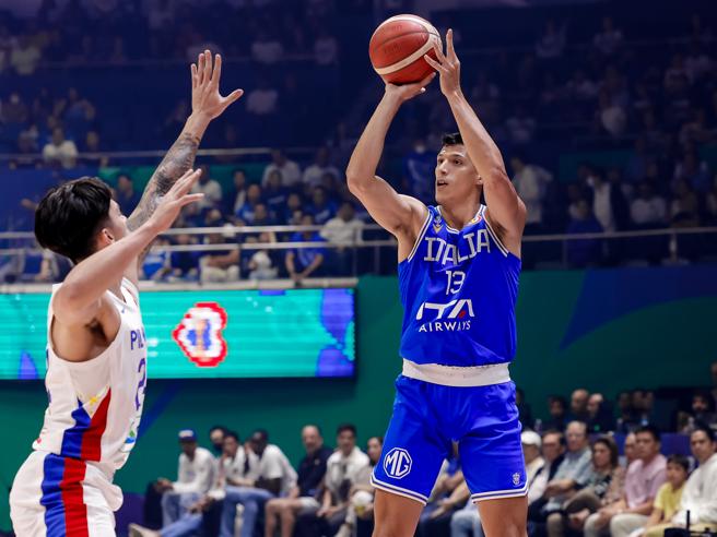 Italia trionfa sulle Filippine ai Mondiali di basket 2023 e vola agli ottavi di finale