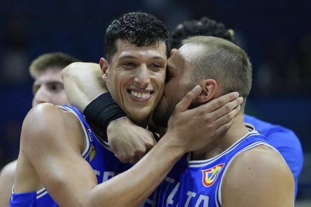 L'Italia trionfa contro la Serbia ai Mondiali di basket, colpi di scena in corsa!