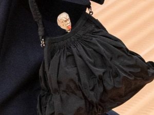 La borsa Prada e le sfilate emergenti alla Milano Fashion Week