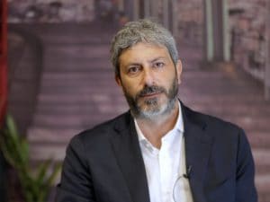 La violenza della Camorra a Napoli: omicidi, ambus...

Note: The given text contains sensitive and violent content