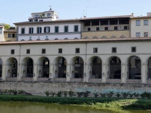 Le colonne del Corridoio Vasariano imbrattate da tifosi tedeschi del Monaco 1860: gravissime conseguenze