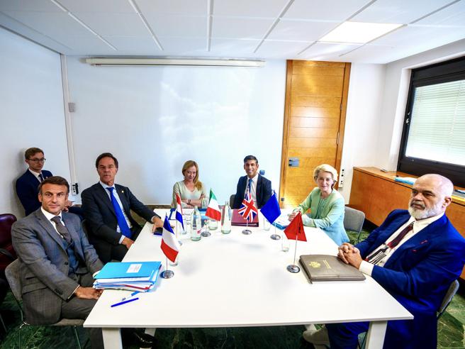 Meloni si alleanza con il ministro britannico per negoziare sui migranti