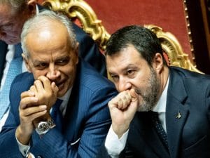 Migranti: Meloni e Macron discutono, critici gli sbarchi e le proposte di Salvini