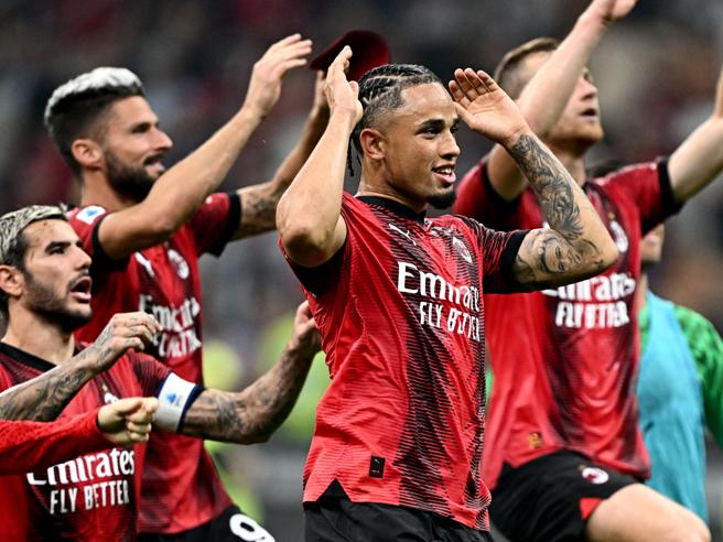 Milan vince 2-0 contro la Lazio, in testa alla classifica