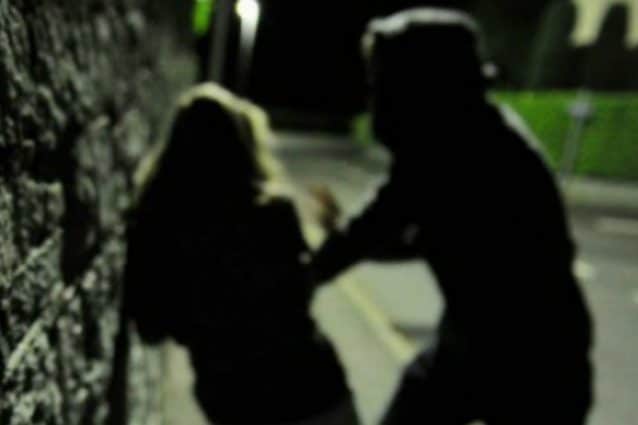 Milano, arrestati due responsabili per violenza di gruppo su minorenne in struttura sportiva abbandonata