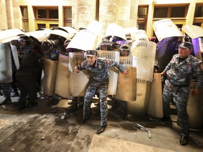 Nagorno Karabakh: armistizio tra Armenia e Azerbaijan, incertezze sui separatisti