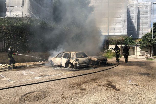 Napoli: Uomo incendia donna in lite condominiale per il parcheggio, arrestato per tentato omicidio