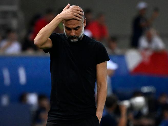 Pep Guardiola operato d'urgenza alla schiena: si cerca sostituto temporaneo alla guida del Manchester City