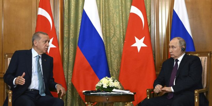 Putin aperto ad accordo sul grano con Ucraina: richiede ritiro sanzioni Occidente