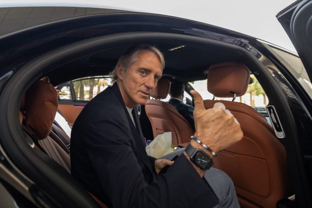 Roberto Mancini conferma il suo impegno come allenatore della Nazionale: voci contrastate sul suo addio