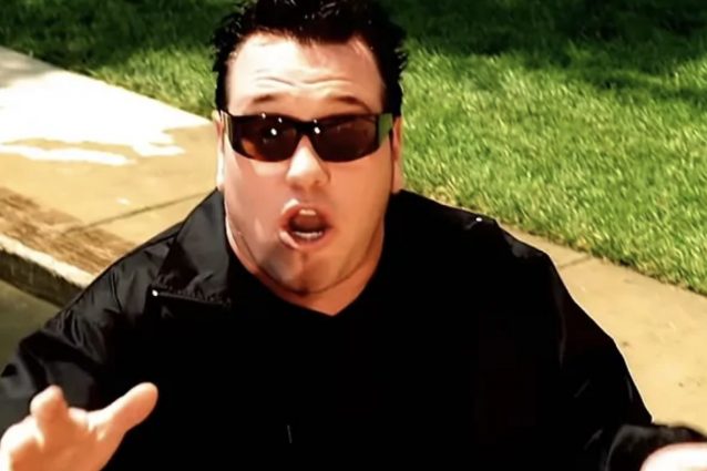 Steve Scott Harwell, ex cantante degli Smash Mouth, è alle porte della morte: il mondo della musica sorpreso e in lutto