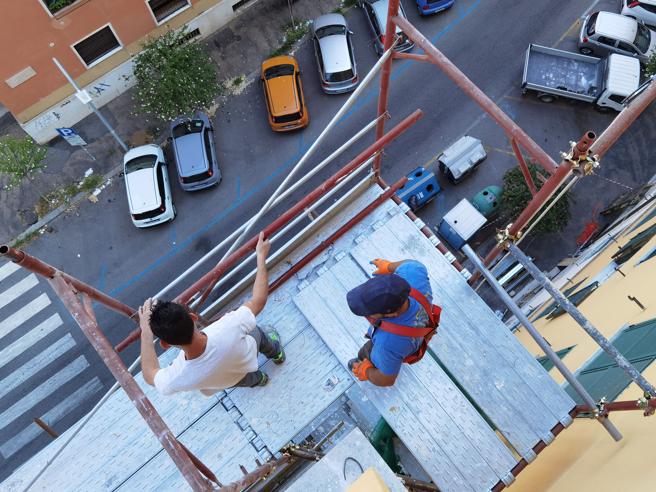 Superbonus minacciato: richieste dei partiti e critiche di Meloni mettono a rischio la manovra 2024