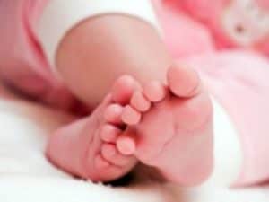 Tragedia a Caserta: neonata trovata morta nella culla, avviata inchiesta per lesioni sospette