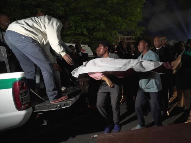 Tragedia allo stadio dei Giochi dell'Oceano Indiano: 13 morti e centinaia di feriti nel Madagascar