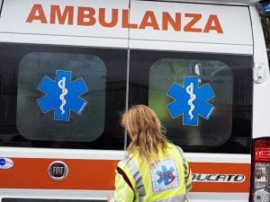 Tragedie stradali in Italia: morti, feriti e bambini coinvolti in incidenti mortali