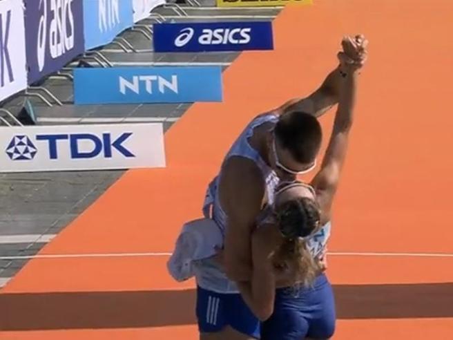 Una proposta di matrimonio emozionante durante i Mondiali di atletica di Doha